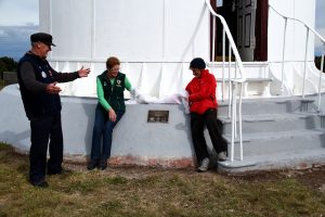 Karl Rowbottom Elaine Bell & Carol Jackson  plaque unveiling Tasman Is Lighthouse April 2015